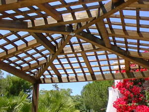 Gazebo-in-Legno-Lamellare