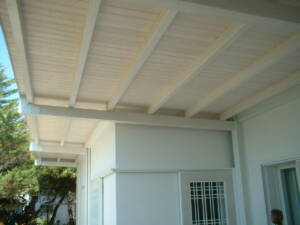 Tettoia-in-legno-bianco